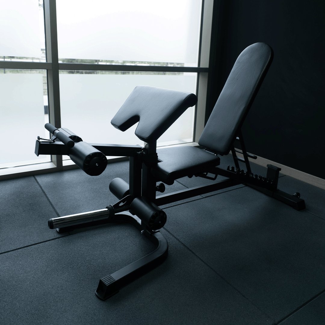 Verstelbare Fitnessbank met legcurl