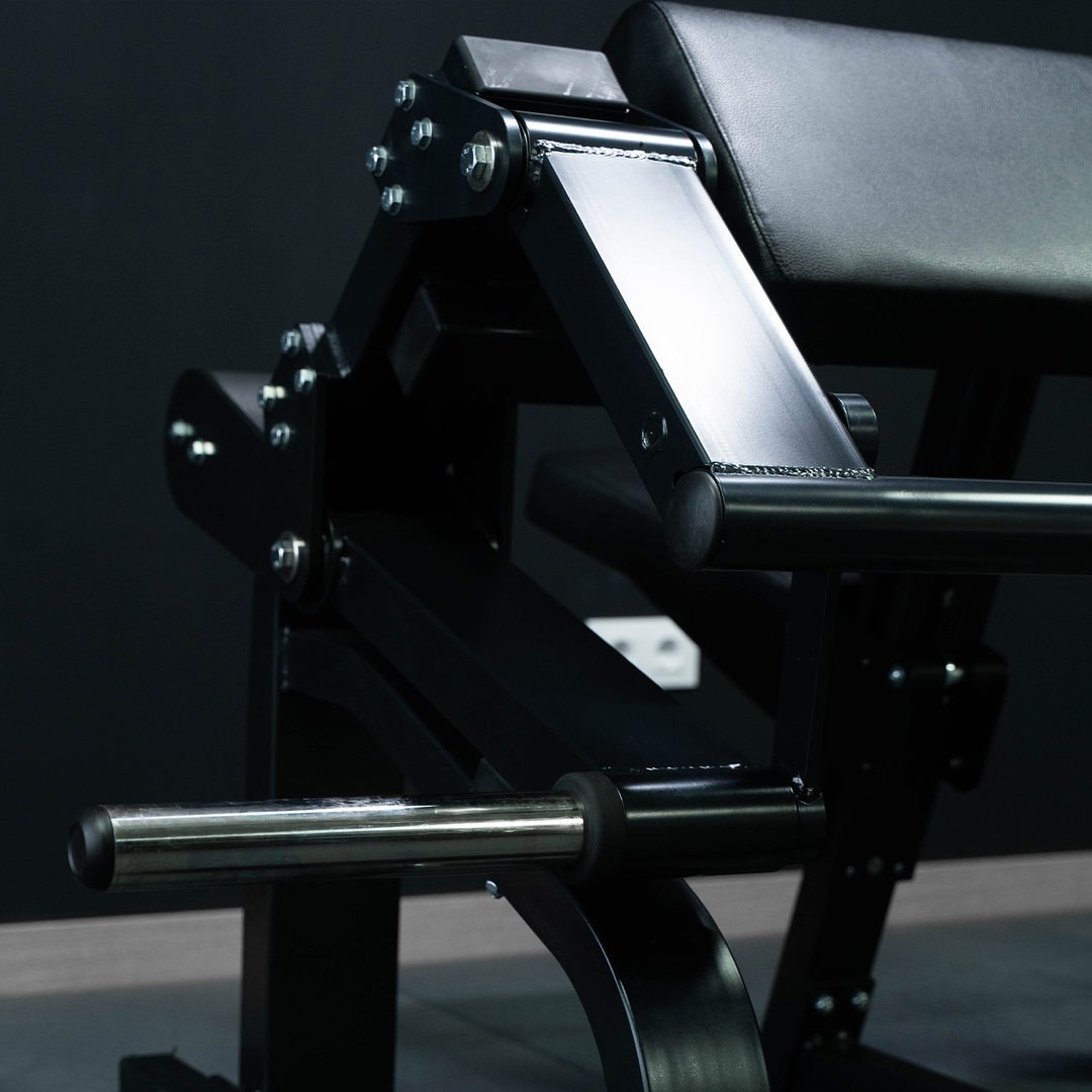 Leverage machine / bicep curl