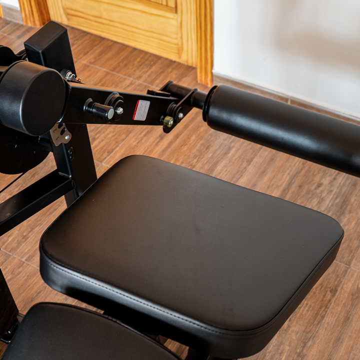 Femoral tumbado | Máquina selectorizada - Compact Series asiento