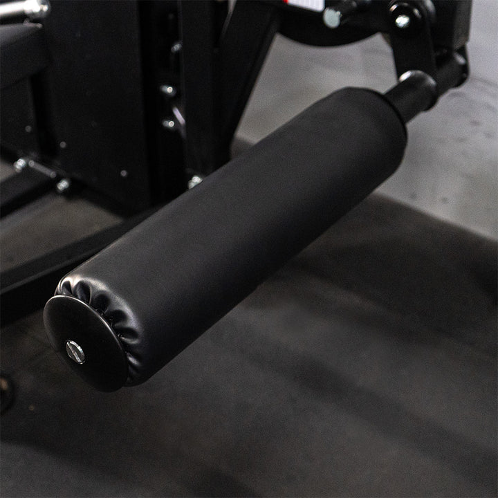 Femoral sentado | Máquina selectorizada - Compact Series apoyo pies